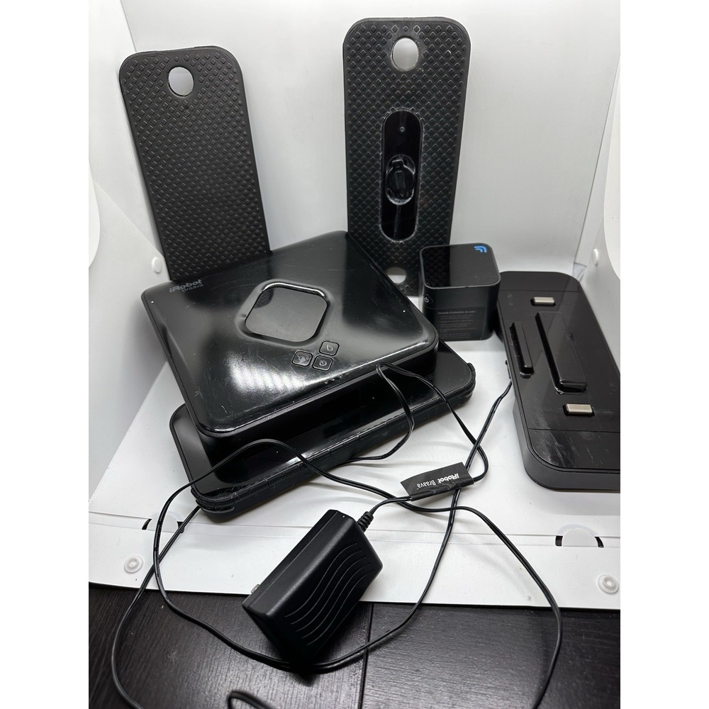 iRobot Braava 380 Floor Mopping Sweeping Robot w/ Charger Base &‎ Northstar Cube